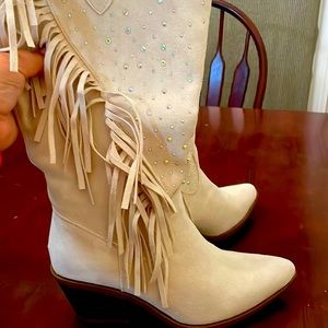 *NEW* Southern Fried Chics cream microsuede boots, 10W